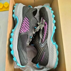 Women's Size 9.5 Saucony Tennis Shoes Like New